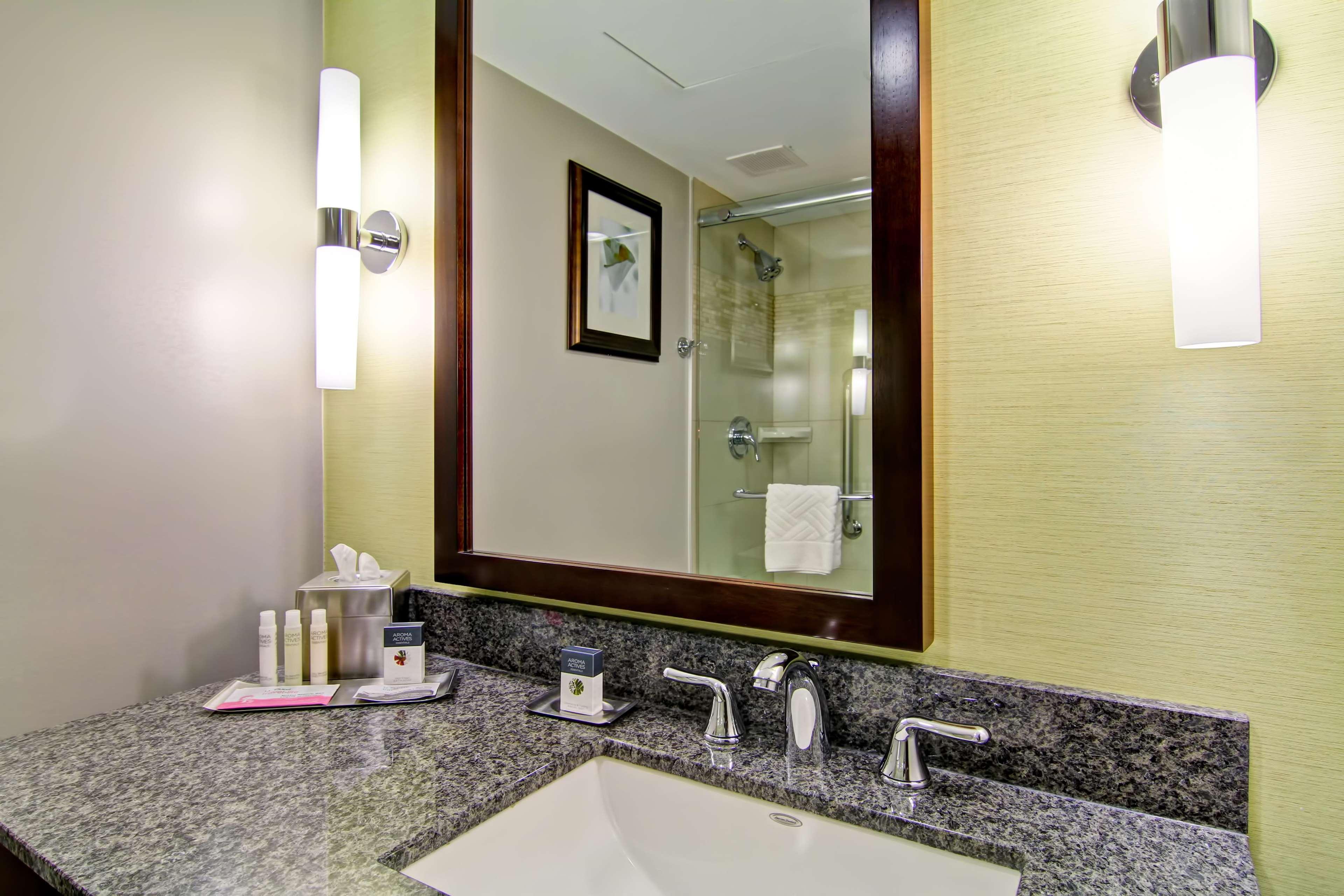 Hotel Doubletree By Hilton - Kamloops Extérieur photo