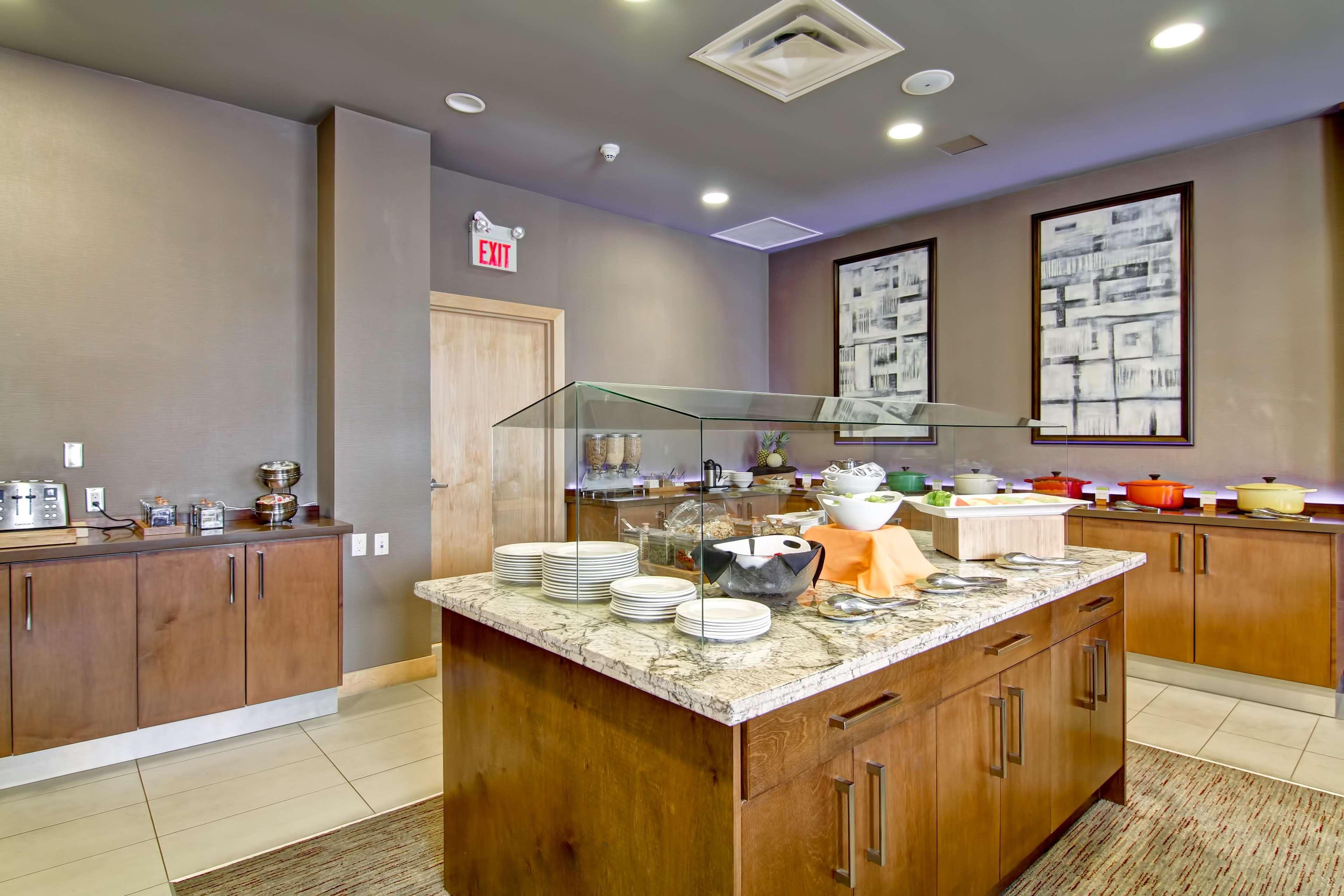 Hotel Doubletree By Hilton - Kamloops Extérieur photo
