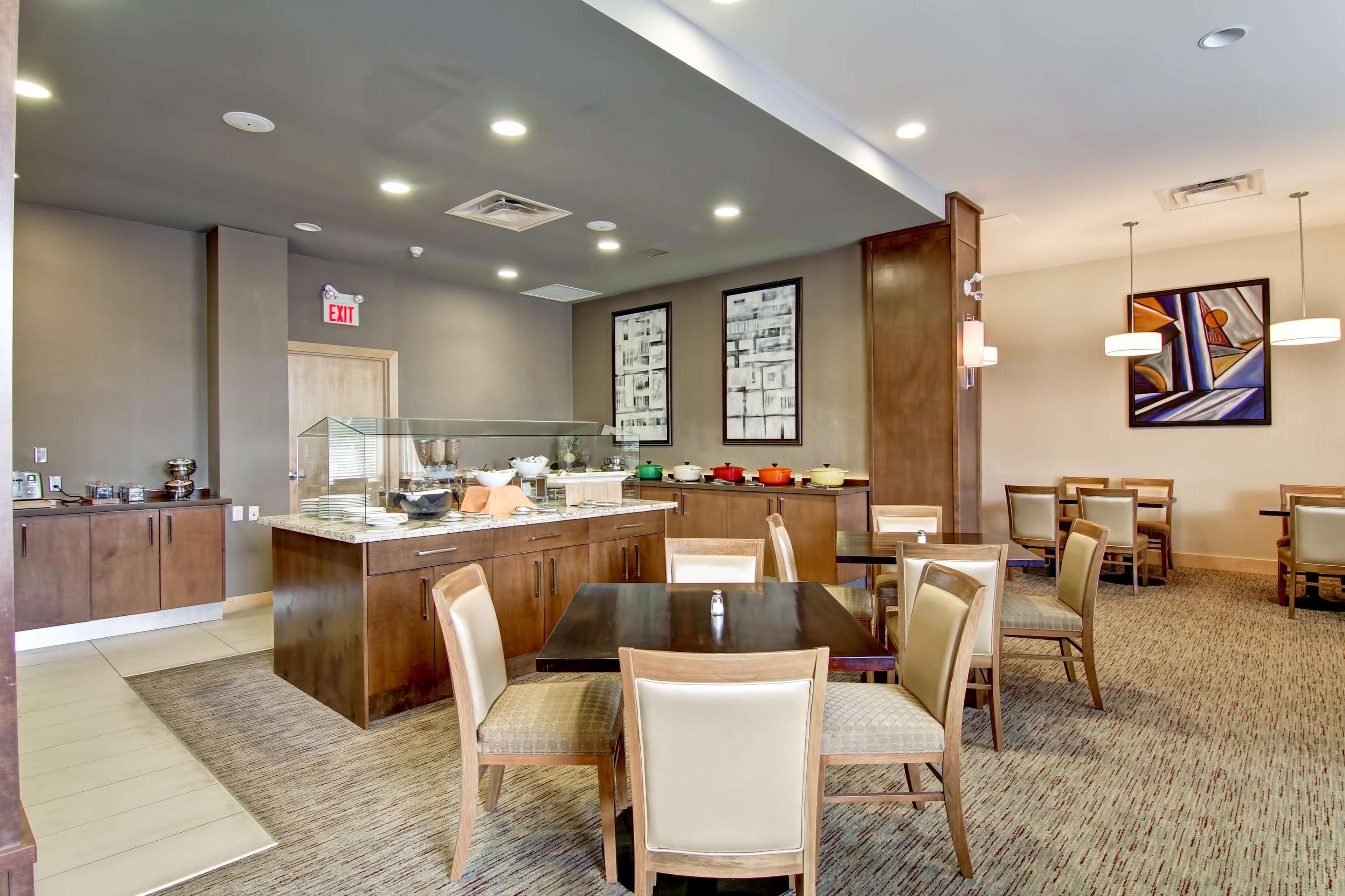 Hotel Doubletree By Hilton - Kamloops Extérieur photo