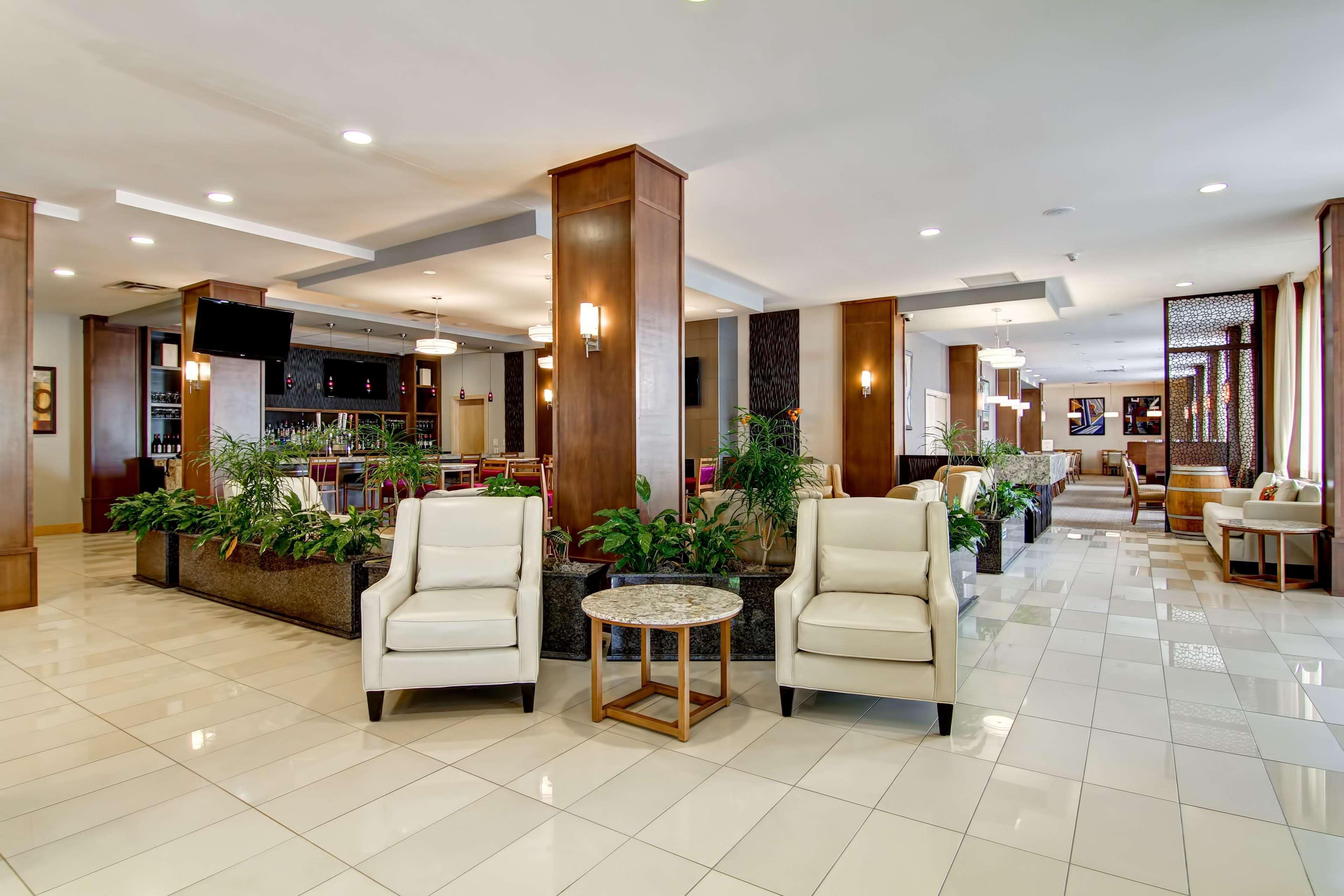 Hotel Doubletree By Hilton - Kamloops Extérieur photo