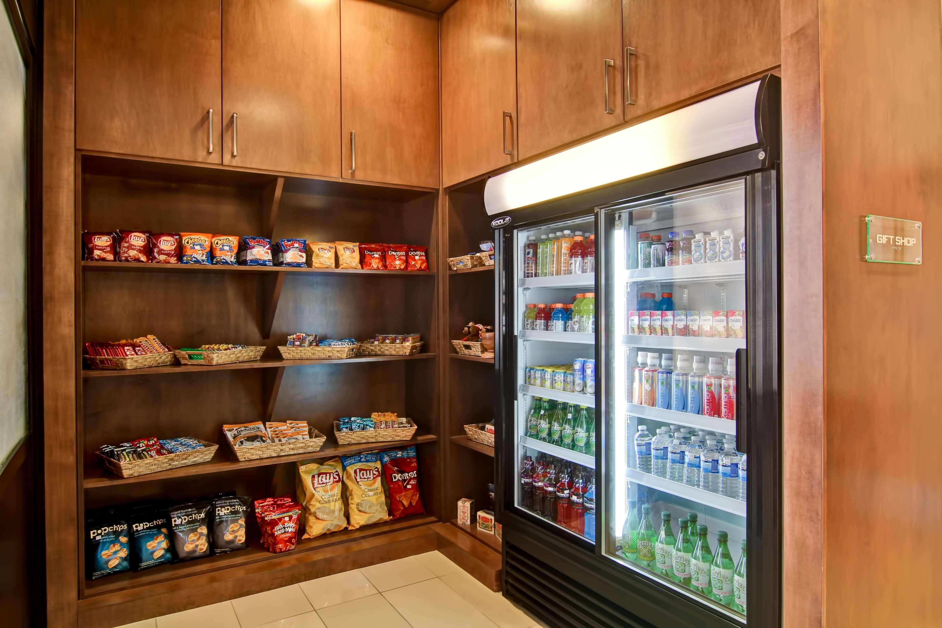Hotel Doubletree By Hilton - Kamloops Extérieur photo
