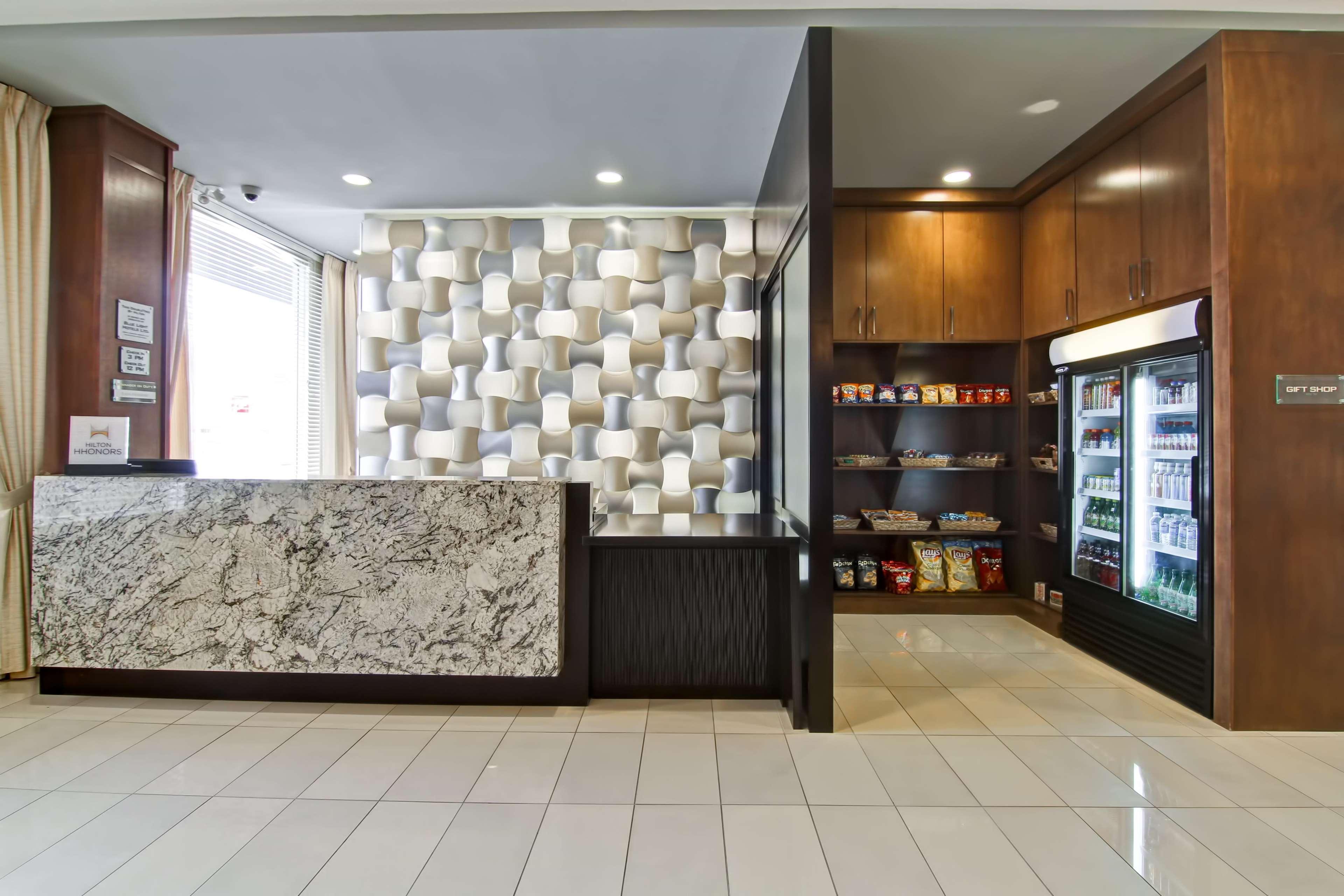 Hotel Doubletree By Hilton - Kamloops Extérieur photo