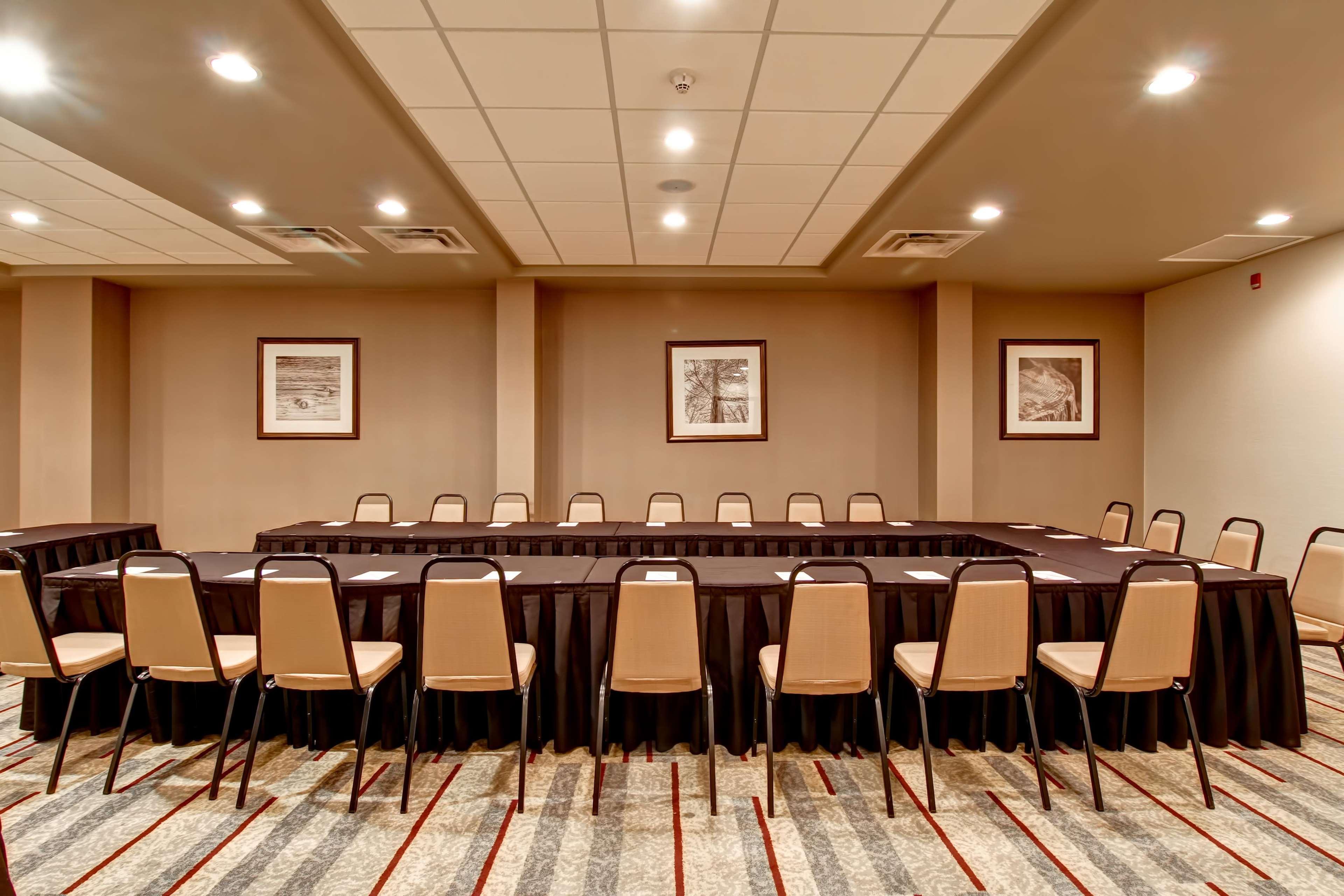 Hotel Doubletree By Hilton - Kamloops Extérieur photo