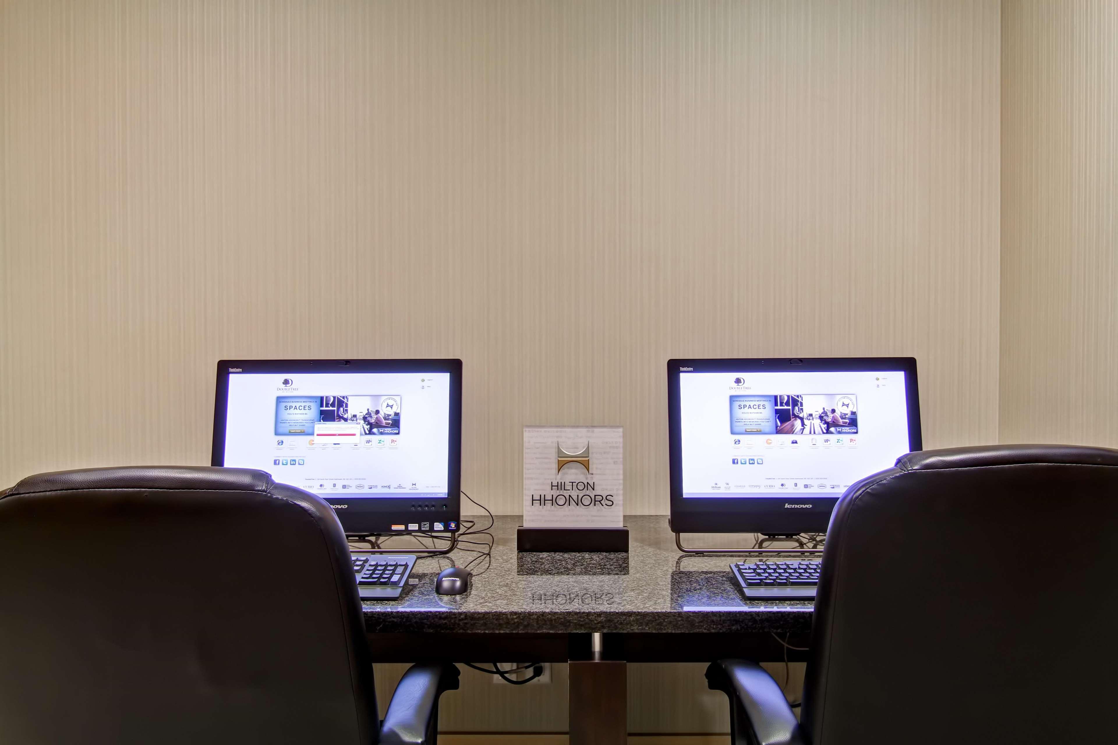 Hotel Doubletree By Hilton - Kamloops Extérieur photo