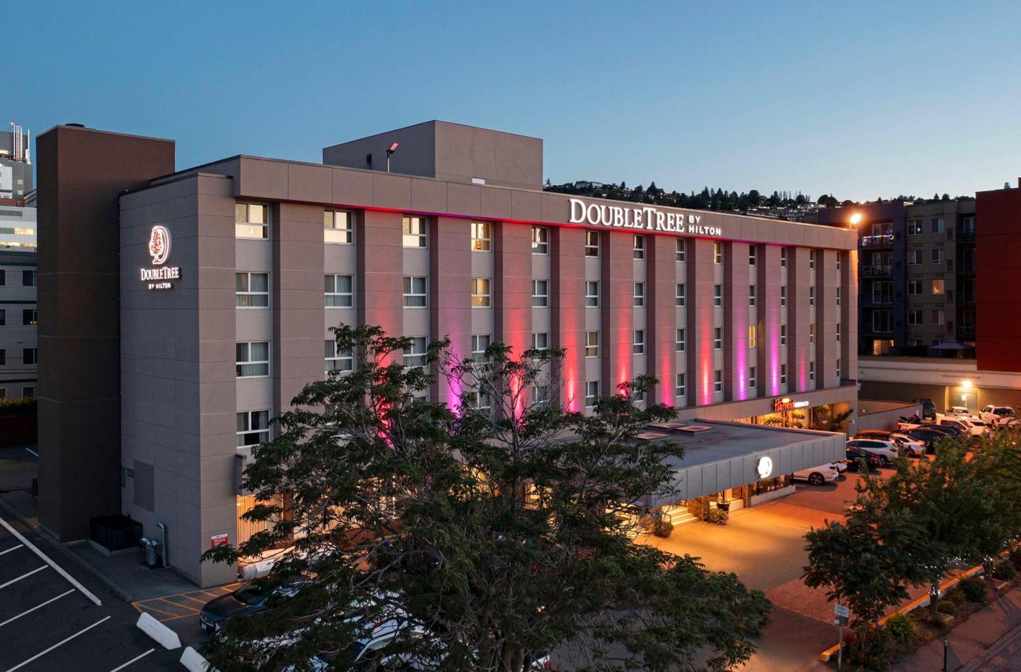 Hotel Doubletree By Hilton - Kamloops Extérieur photo