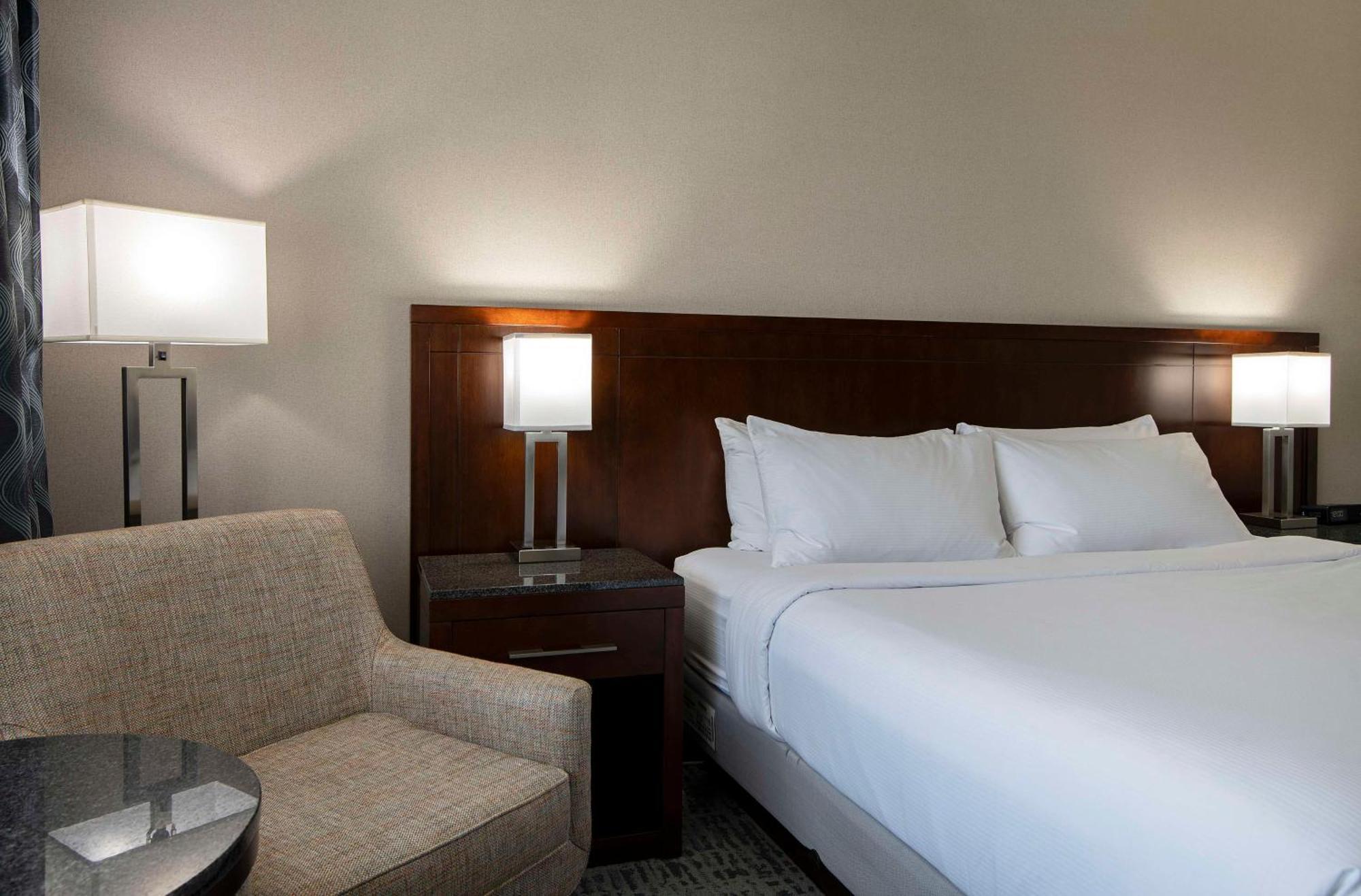 Hotel Doubletree By Hilton - Kamloops Extérieur photo