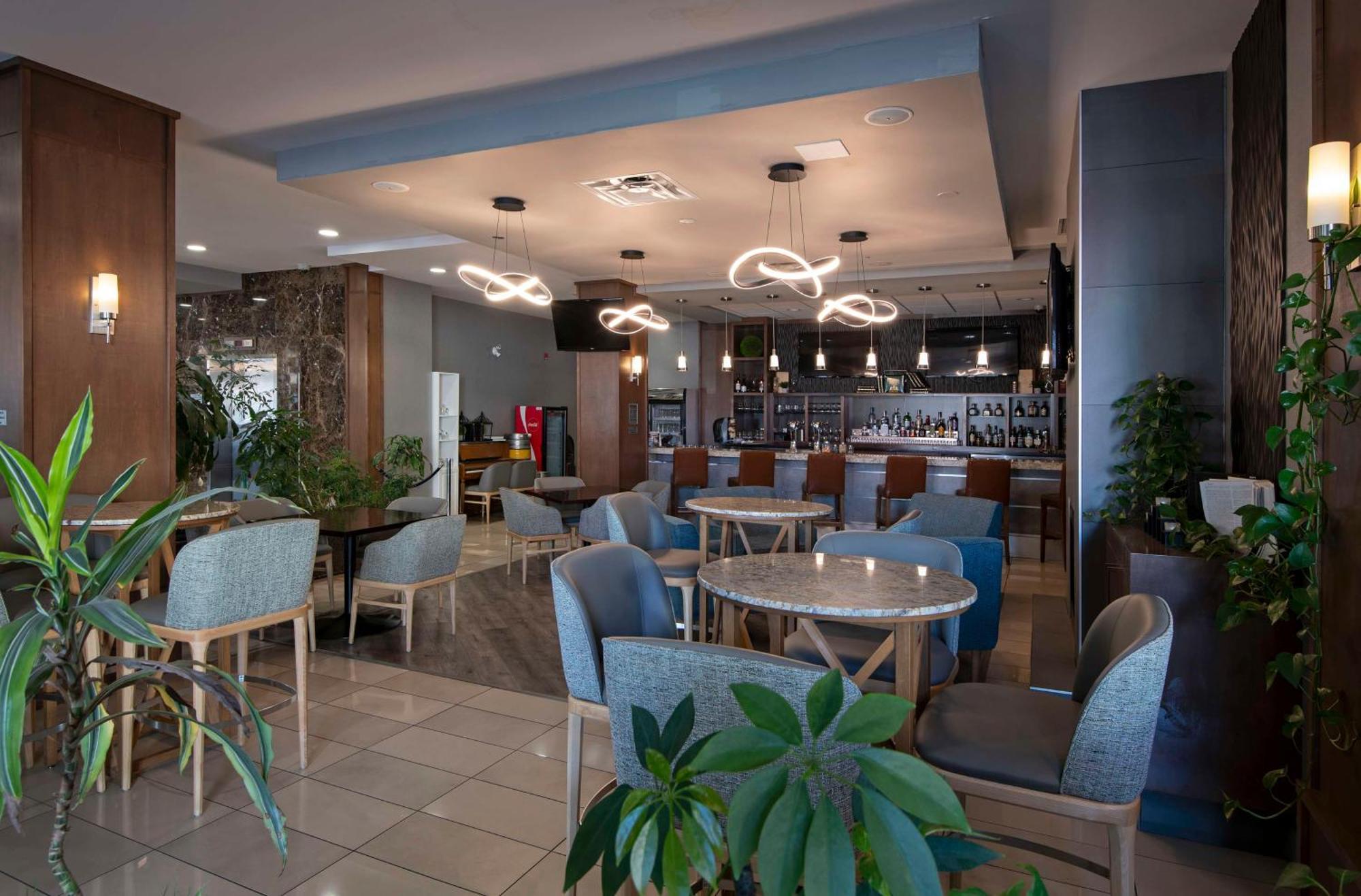 Hotel Doubletree By Hilton - Kamloops Extérieur photo