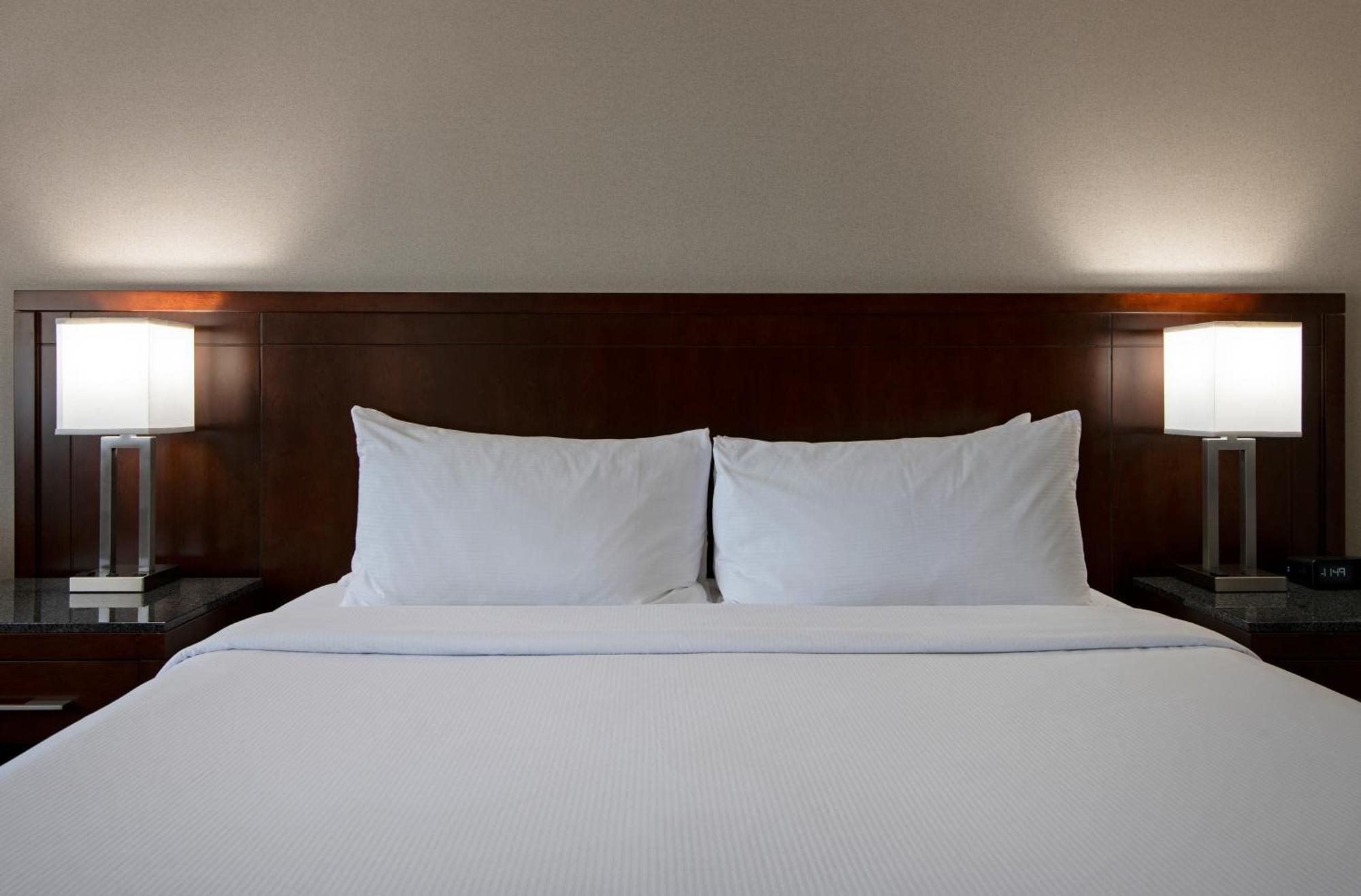 Hotel Doubletree By Hilton - Kamloops Extérieur photo