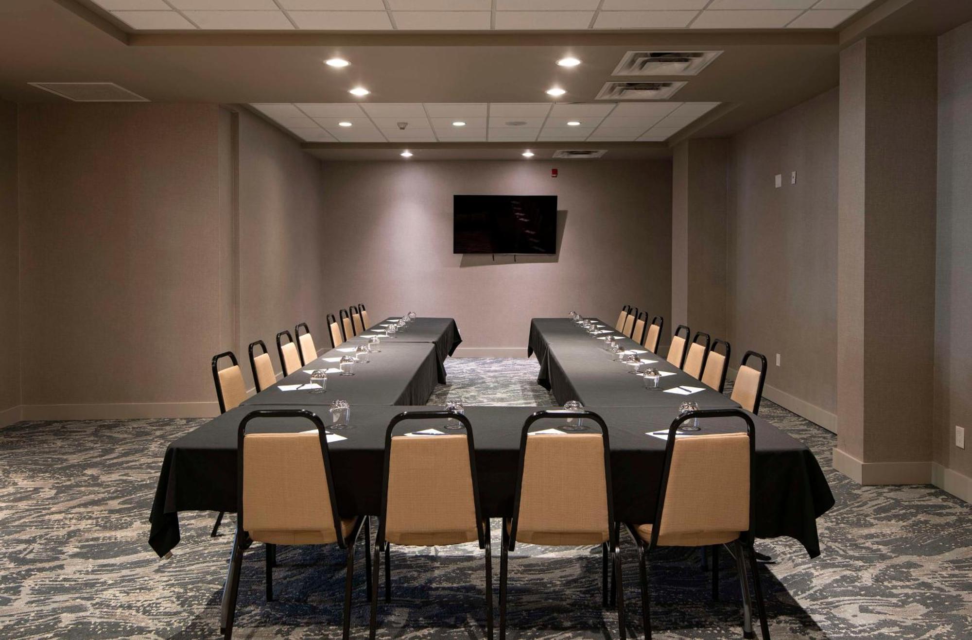 Hotel Doubletree By Hilton - Kamloops Extérieur photo