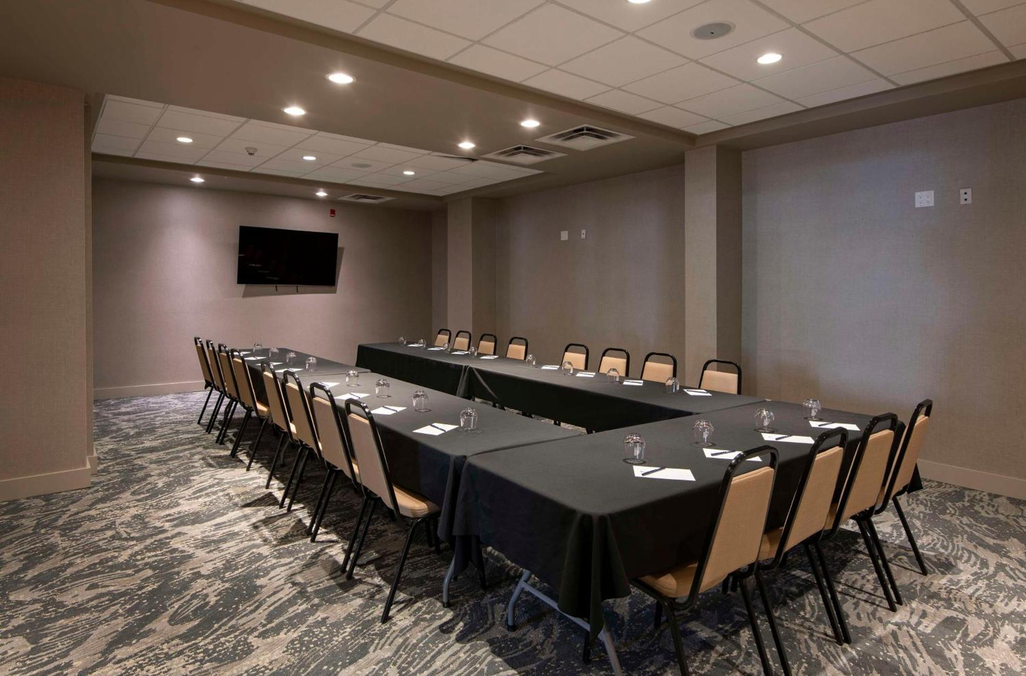 Hotel Doubletree By Hilton - Kamloops Extérieur photo