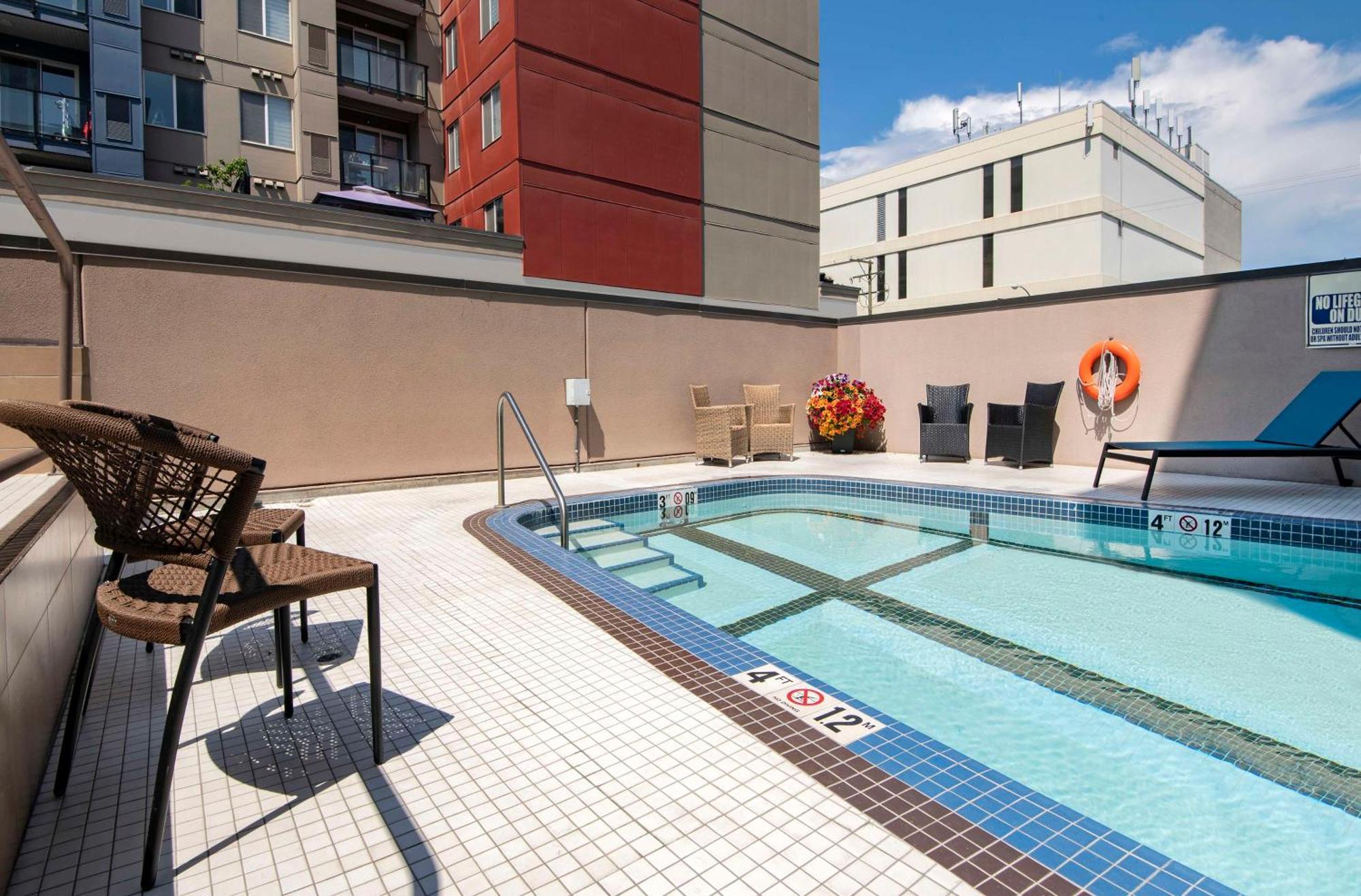 Hotel Doubletree By Hilton - Kamloops Extérieur photo